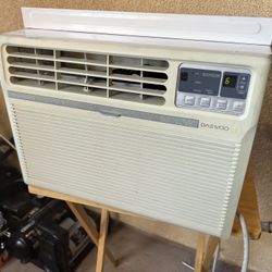 Window Unit Porrable Sir Conditioner.   5350 Btu DAEWOO