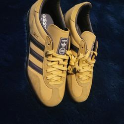 NEW ADIDAS GAZELLE  8.5.  GUM BOTTOM  
11525 S HALSTED DUNKIN DONUTS 
50$  CASH ONLY 