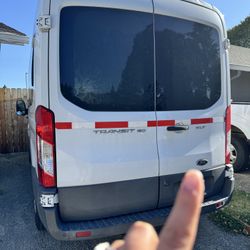 Ford Transit 150 XLT Medium Roof Automatic