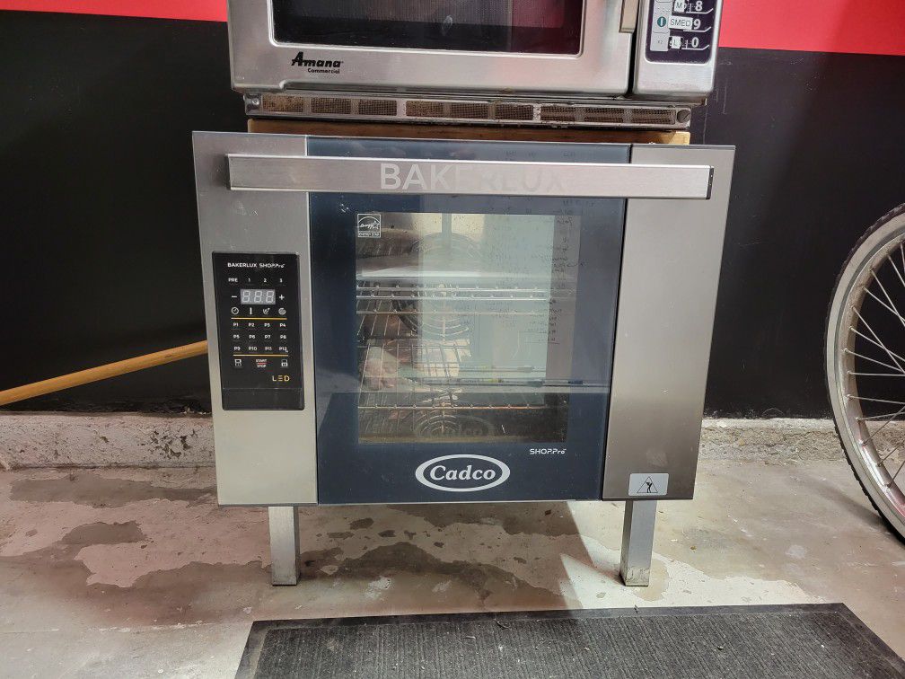 Cadco Commercial Oven