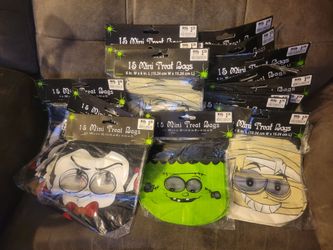 21 Packs of 15 Halloween Mini Treat Bags 6"x6" Mummy Frankenstein Dracula