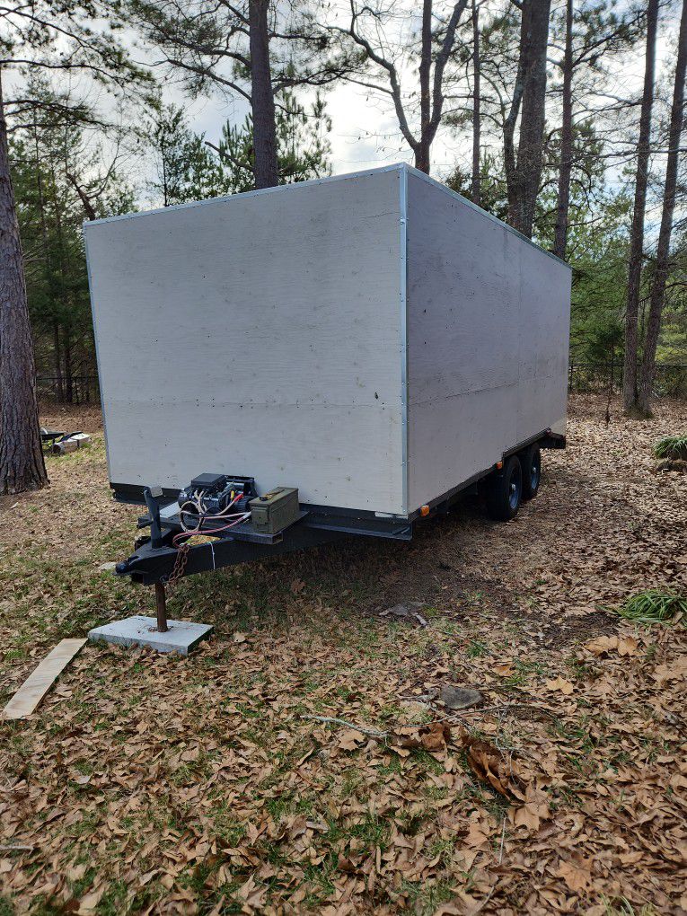 16' Dovetail Trailer. 2x 5000lb Axles.W/ Winch and Camera