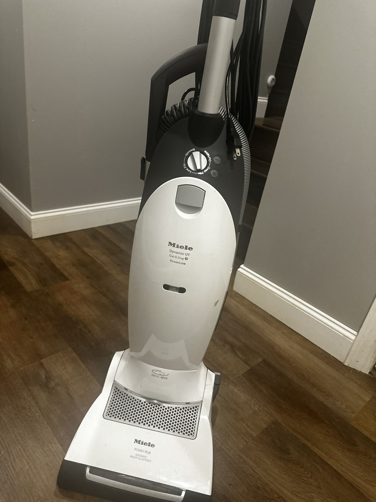 Miele Cat and Dog Dynamic U1 Upright Vacuum