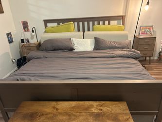 king-size wooden bed i