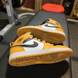 Jordan 1 ‘University Yellow’