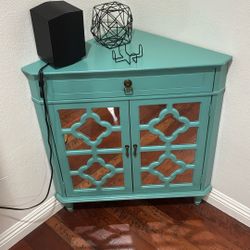 Corner Accent table