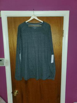 Vineyard Vines Long Sleeve Crew Neck Shirt. MENS SIZE 2XL.