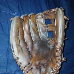CLISSIC -RAWLINGS  HEART ❤️ OF THE HIDE .LEFT HANDED BASE BALL GLOVE 