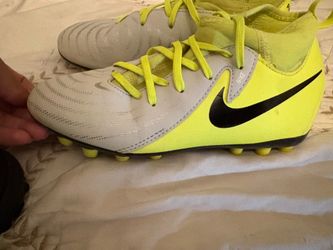 Soccer cleats