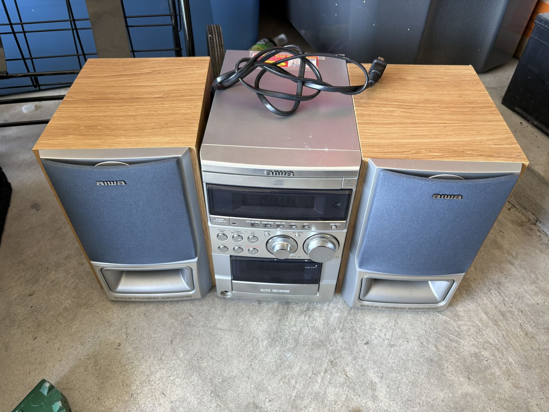 Aiwa Stereo System XR-M55 CD Player Bookshelf System
