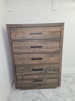 Sturdy Dresser with 5 drawers