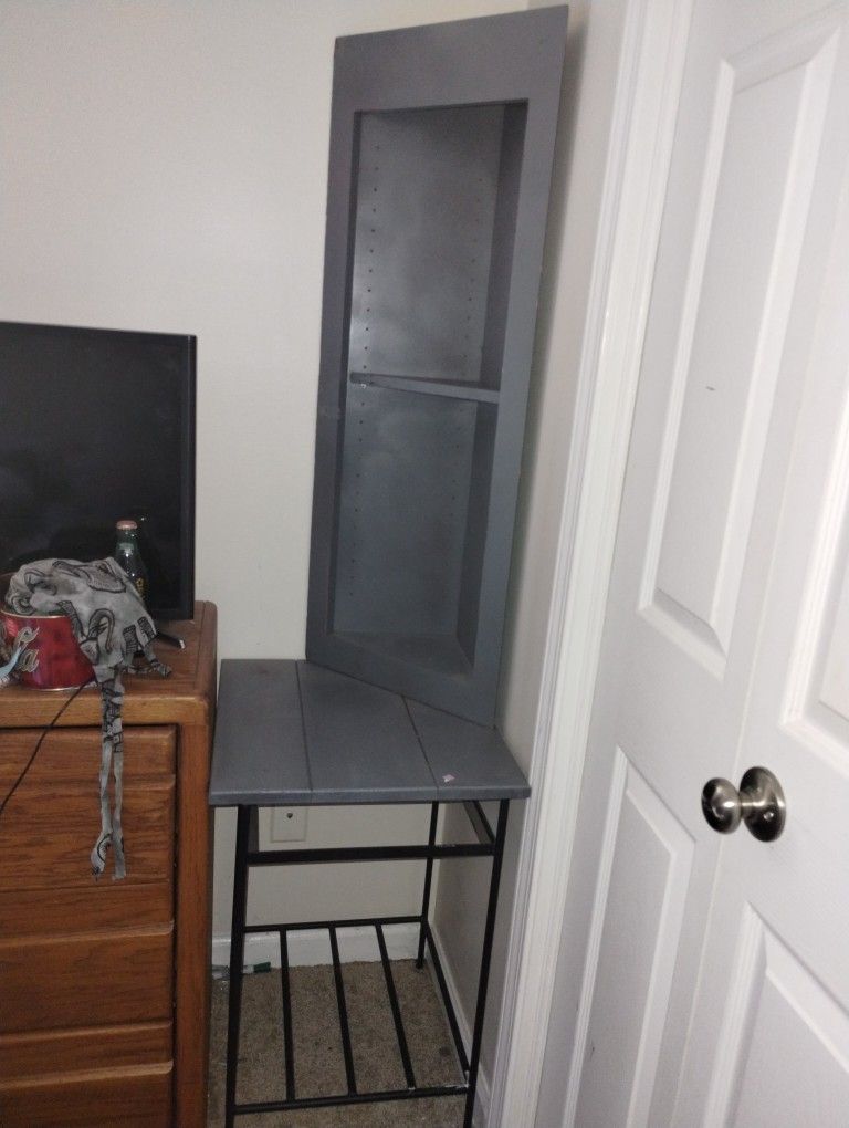 Corner Hutch / Small Table