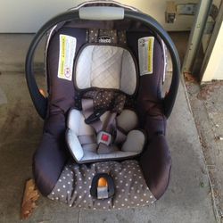 Chicco Keyfit 30 Infant Car Seat and Base, Lilla