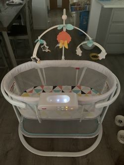 Bassinet (LIKE NEW)