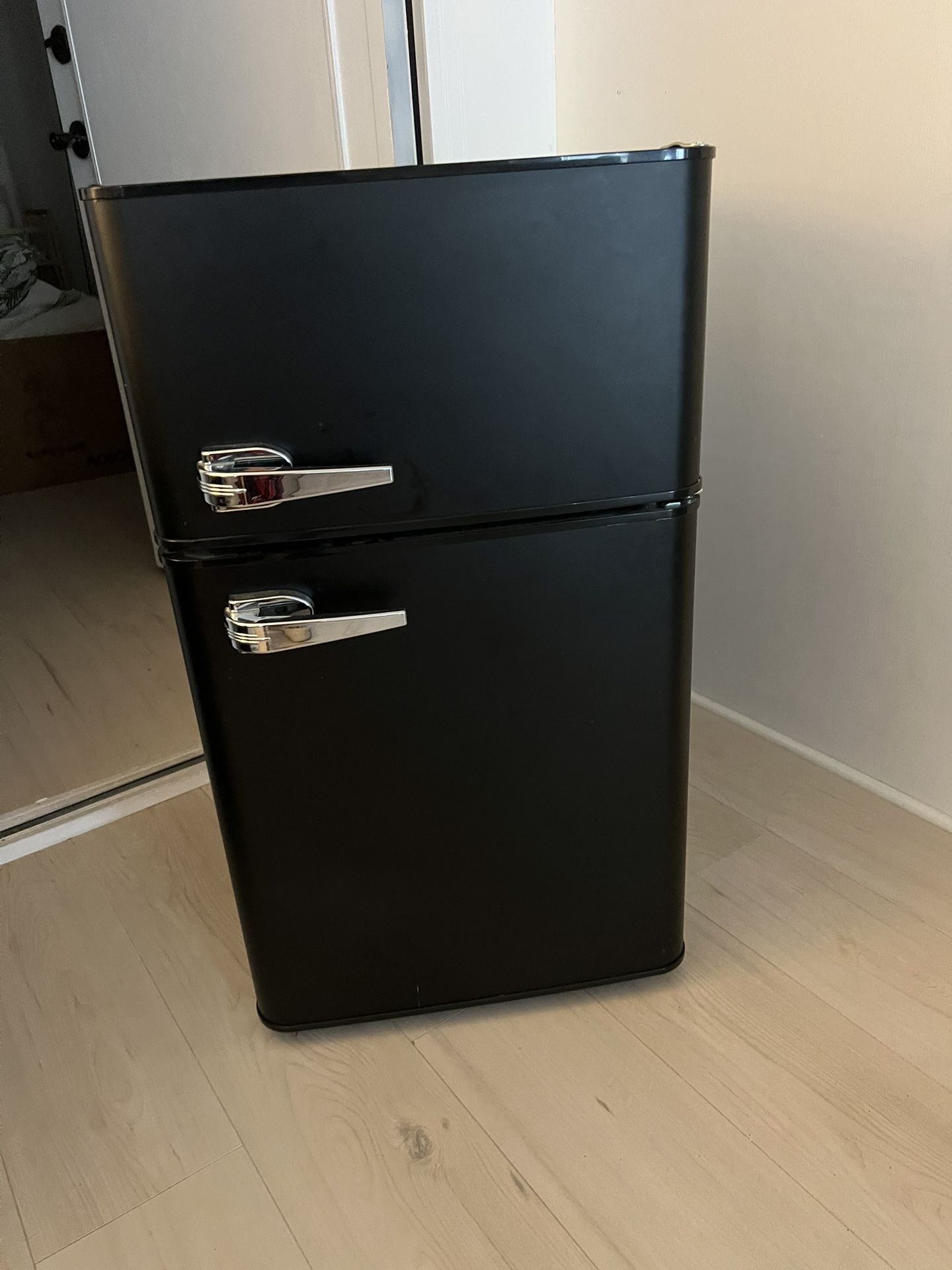 Mini Fridge 