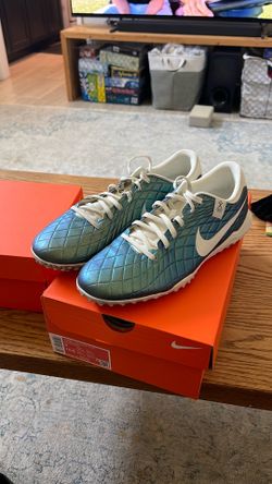 Nike Legend 10 Turf soccer cleats size 9
