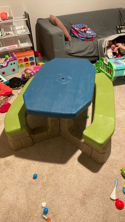 Children’s indoor/outdoor play table