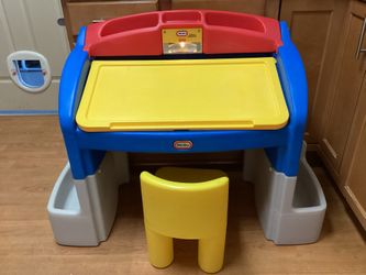 Toddler Desk-Little Tikes.        (S)