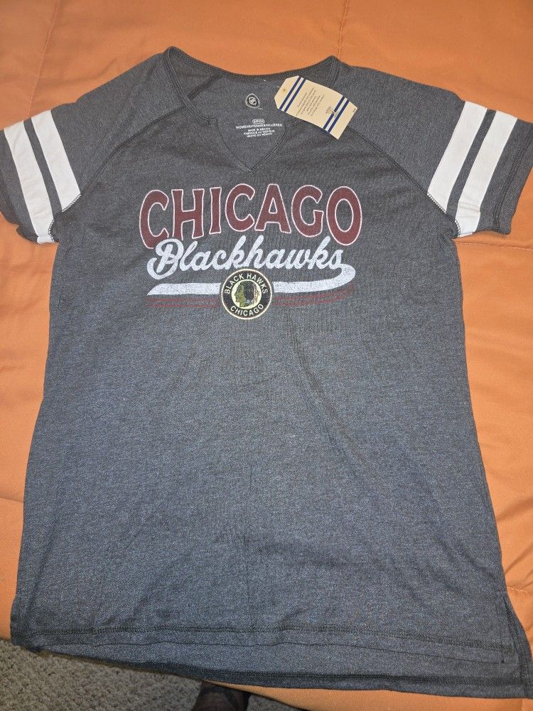 Woman NHL Vintage Chicago Blackhawks V-neck Shirt- Small(mm)