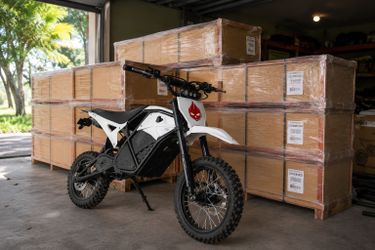 3000w 23AH 48V Electric Dirt Bike 40Mph