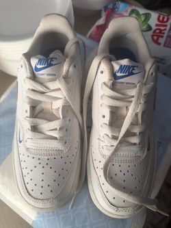 women’s nikes size 5.5