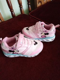 Kid's Minnie Mouse Light Up Sneakers Pink Tennis Shoes For Little Girl 