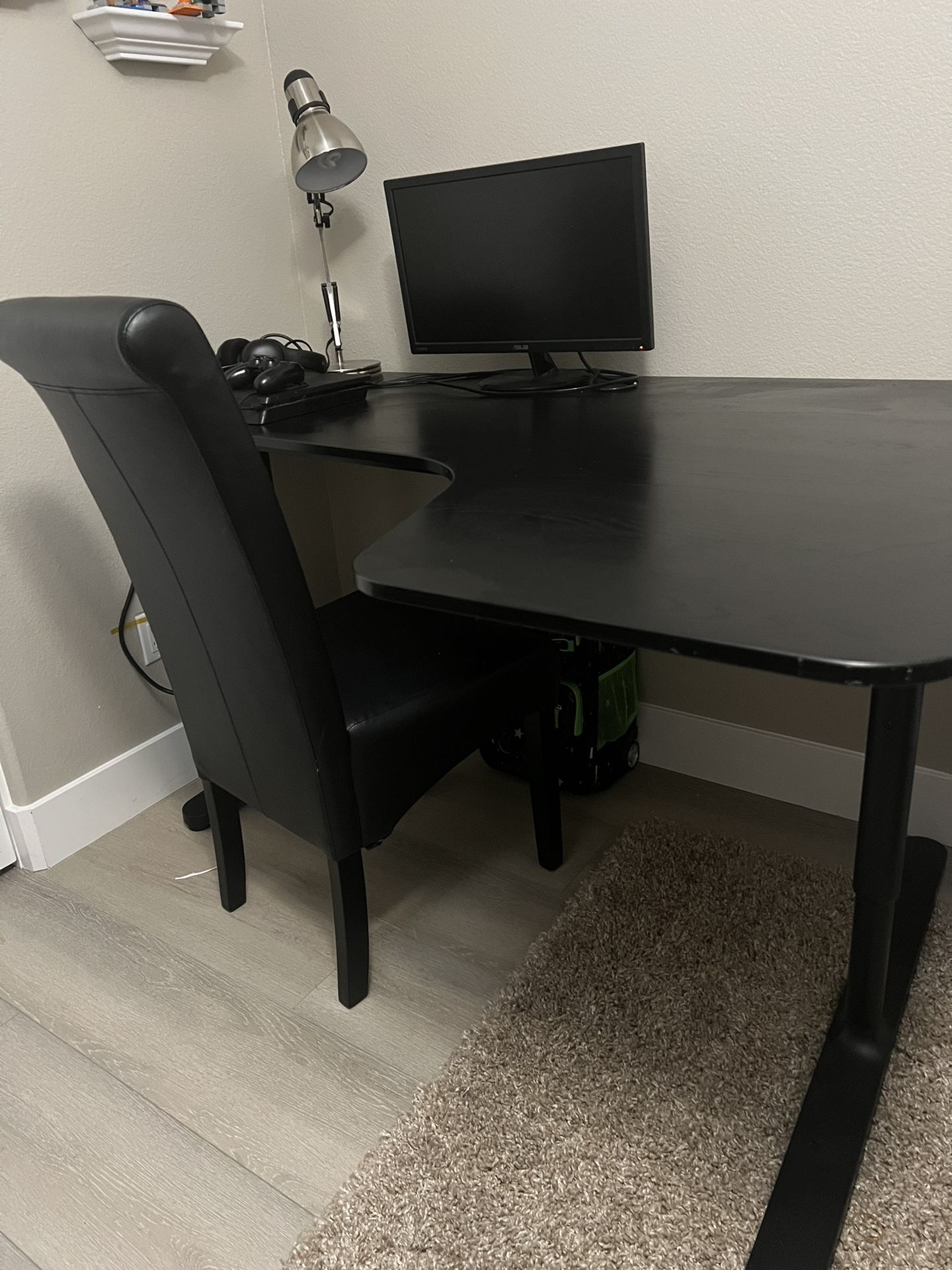 Corner Desk