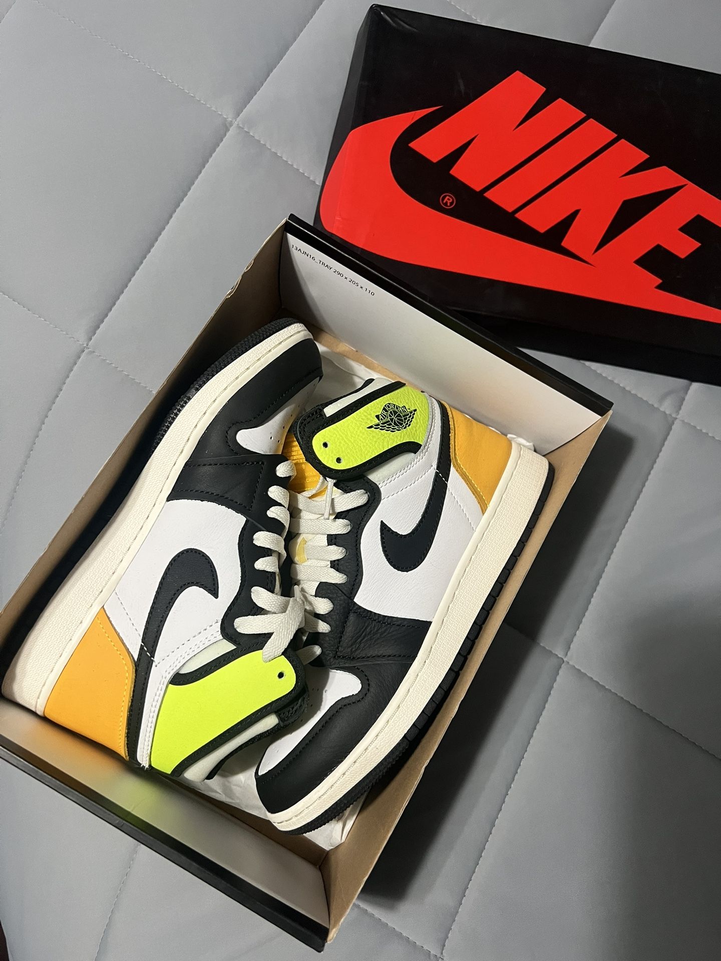 Volt Air Jordan 1