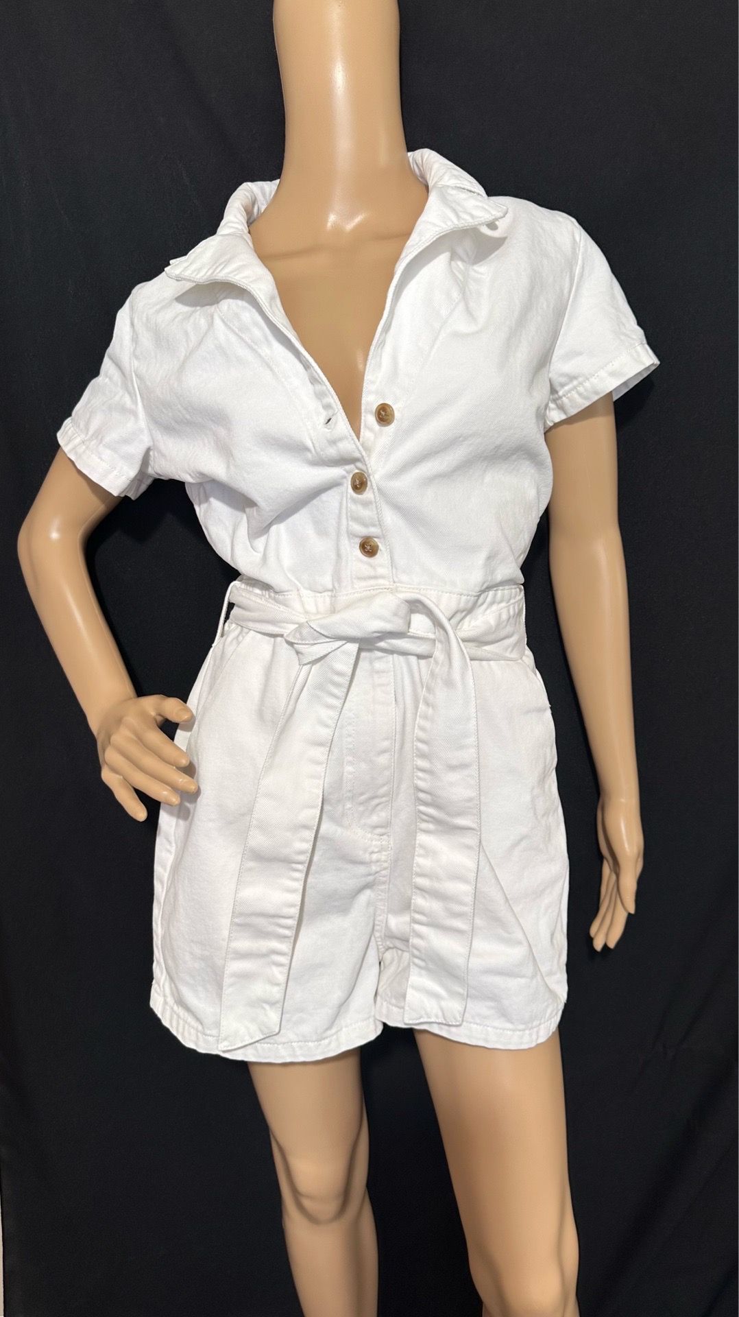Forever 21 Women’s White Romper Size Medium