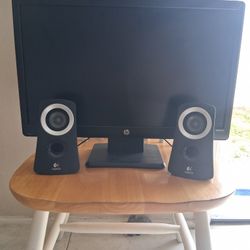 HP Computer 🖥 Screen 15 INCH With Two Logitech Speakers 