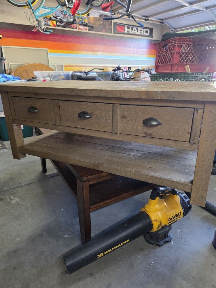 Real Wood Quallty Coffee Table.