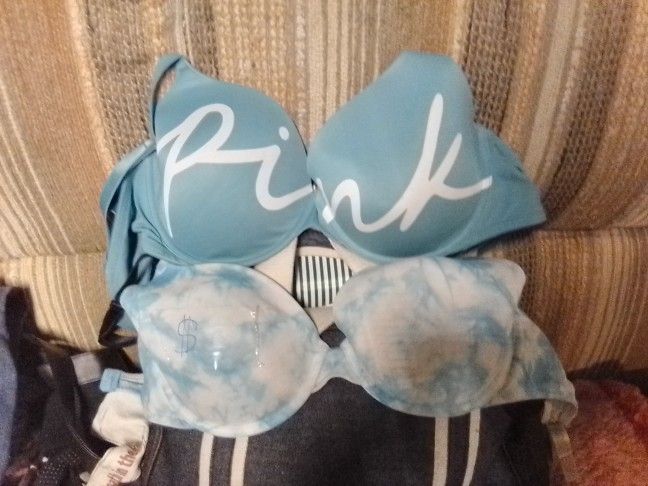 3 Pink VS Bras 34d for Sale in Sayville, NY - OfferUp