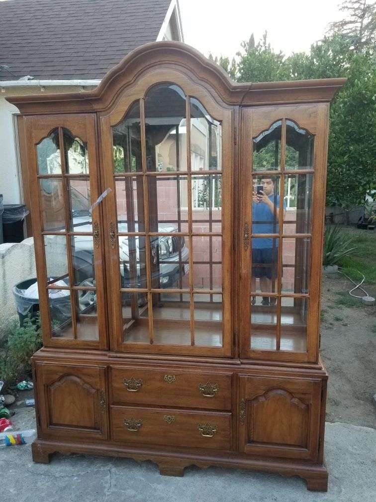 Thomasville Fisher Park China Cabinet
