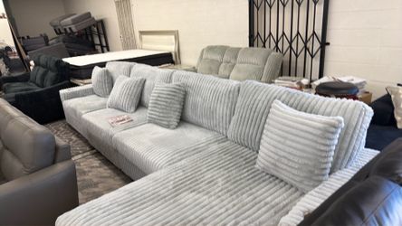 New X-Large sectional couch / free delivery