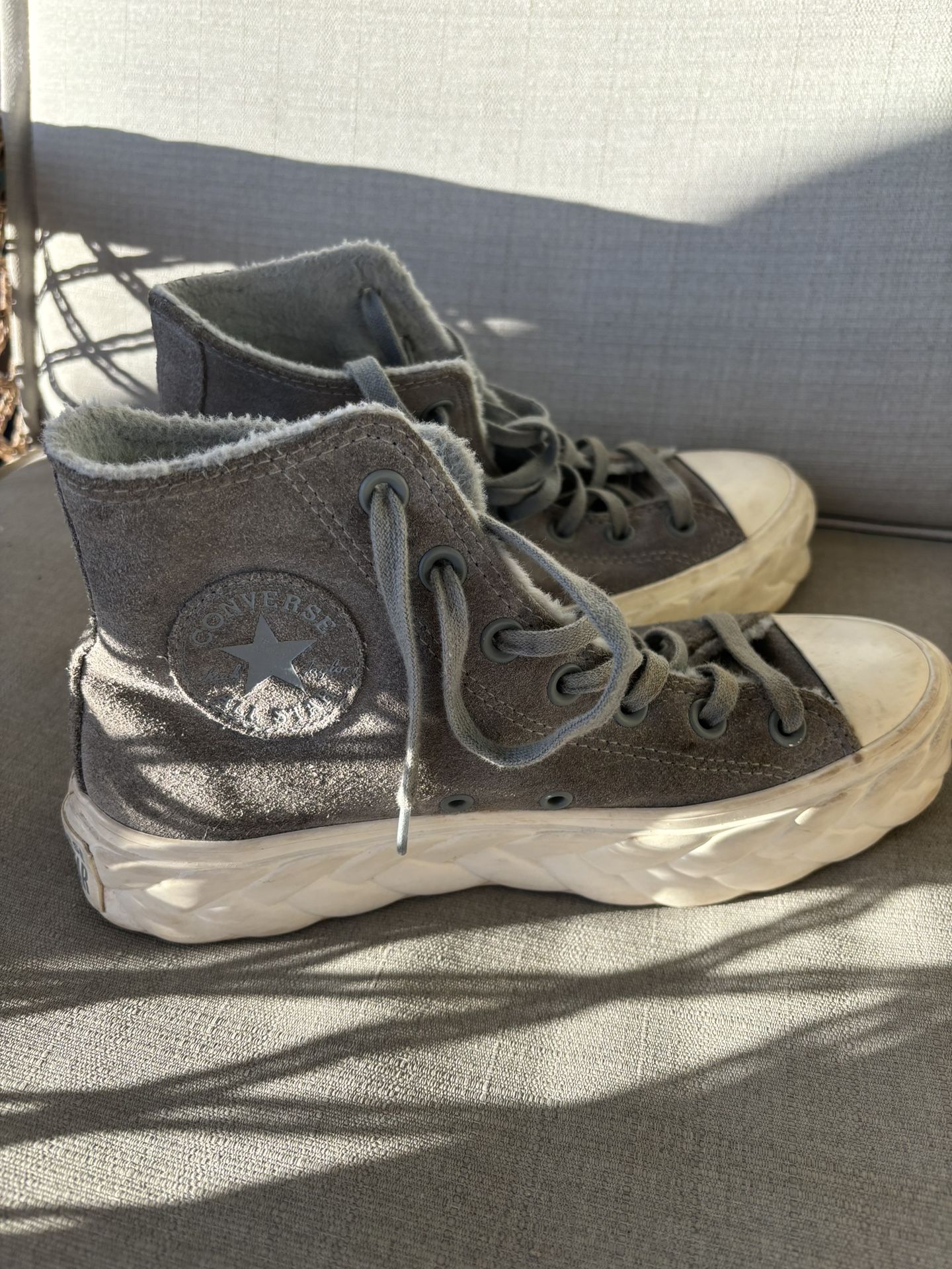 Women’s Converse Chuck Taylor All-Star Hi top Sneakers - Size 7