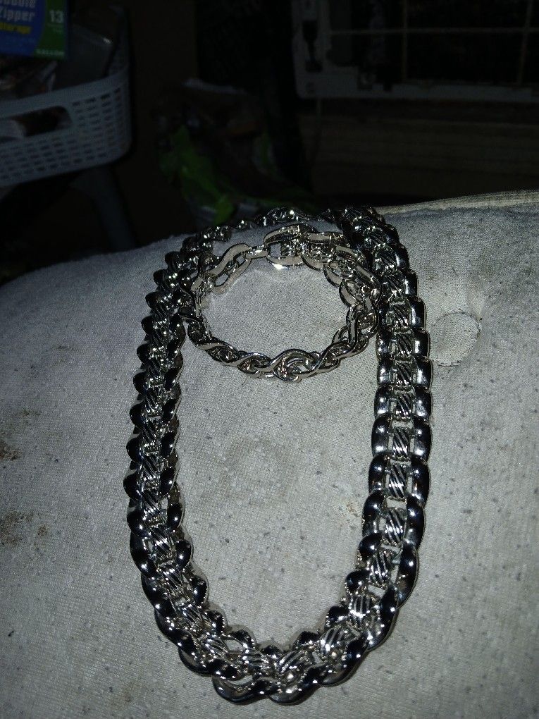 vintage NAPIER Silver Necklace And Bracelet
