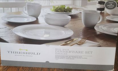 Threshold -16pc Porcelain Dinnerware Set