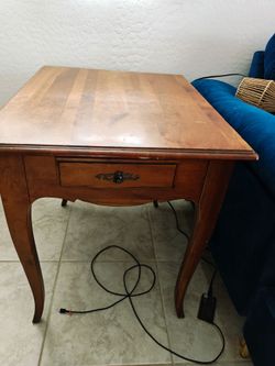 EATHAN ALLEN end tables