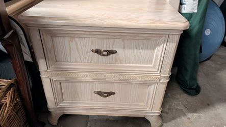 Night stands(2) matching headboard/footboard