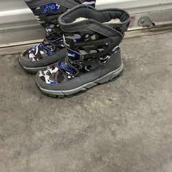 Kids Snow Boots Size 2
