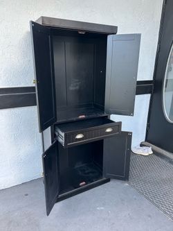 Good condition armoire