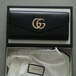 Gucci Marmont clutch bag