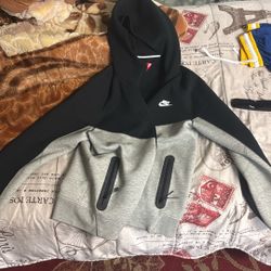Nike Tech Fleece Hoodie Black/Grey – Size Large – Excellent Condition (No Damage)