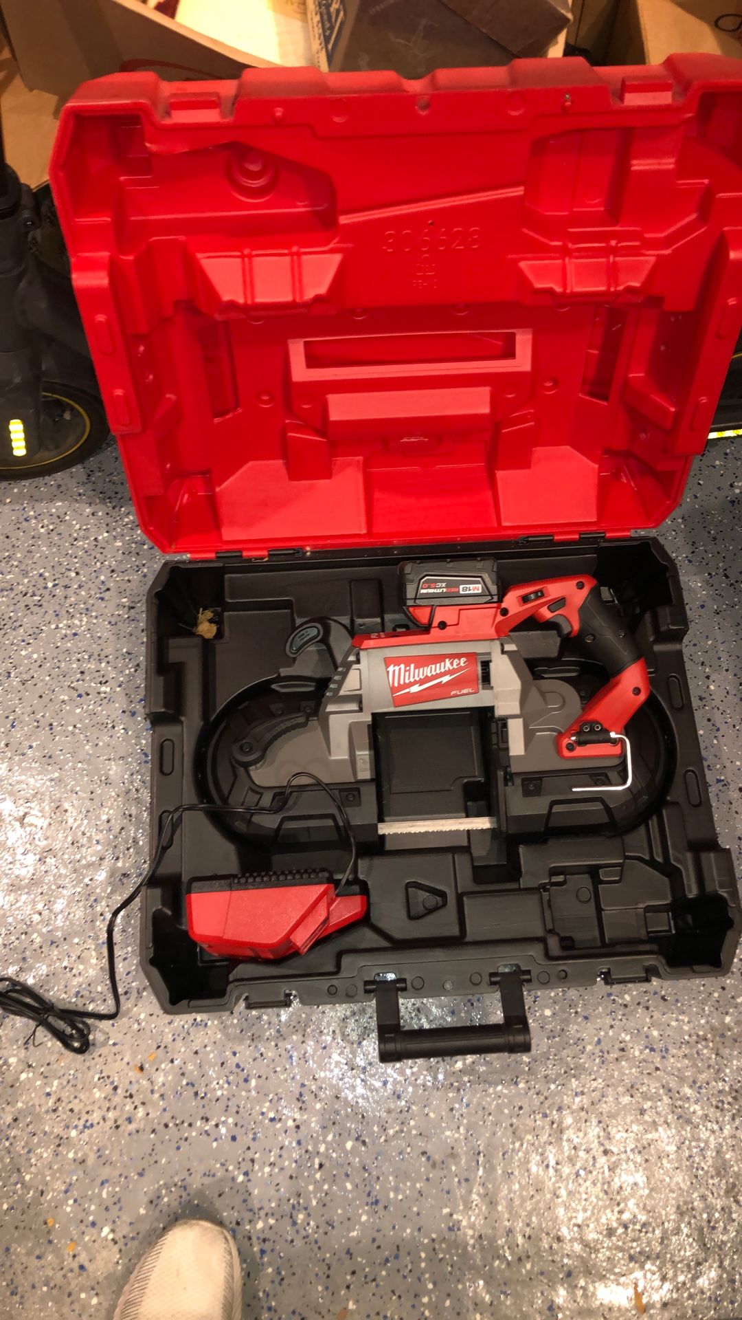 Milwaukee 2729-22 M18, Fuel Deep Cut Saw 1 Battery Capacity
