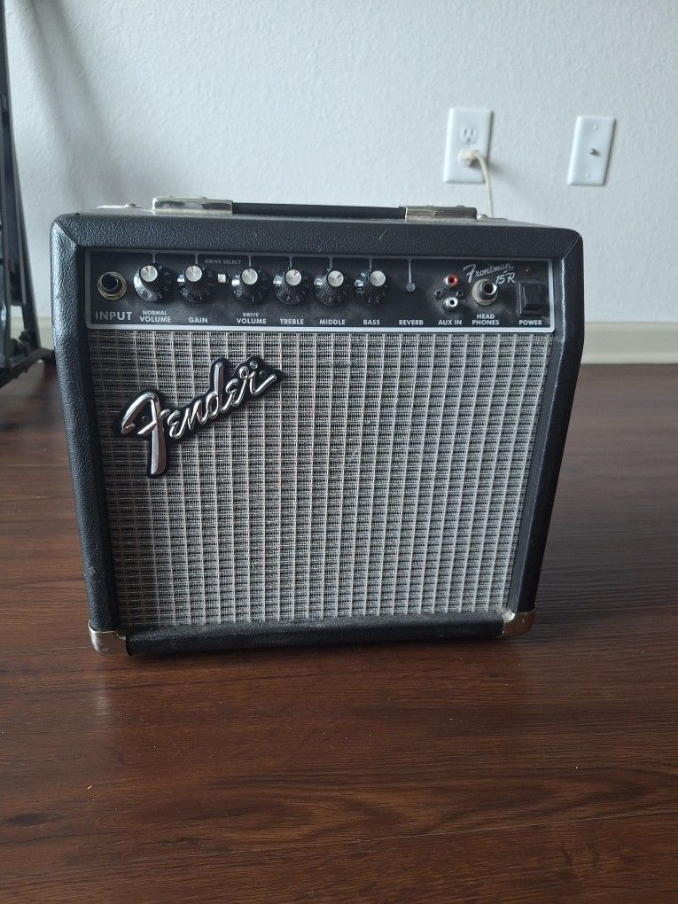 FENDER FRONTMAN 15R AMPLIFIER
