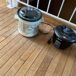 One Black Rice Cooker, One Old Fashion, In Good Condition , Green Slow Cooker (NO SHIPPING)