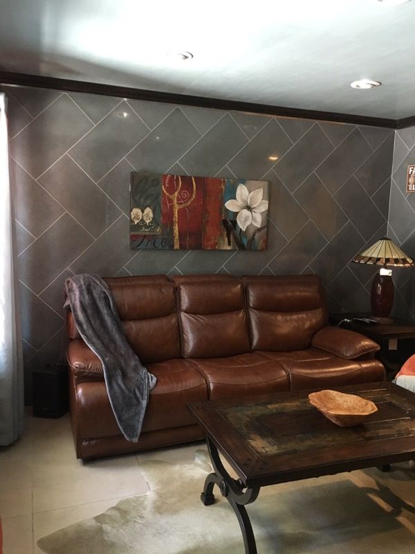 Sheetrock texture and paint remodeling