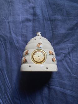 2000 Lenox desk clock fine ivory china