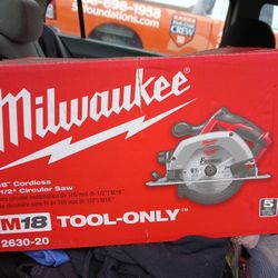 Milwaukee M18 Circular Saw & Battery/Charger