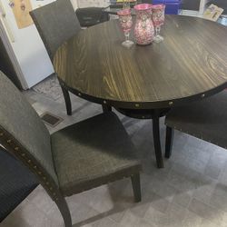 Dining Table With 3 Chairs / Mesa Comedor Con 3 Sillas 